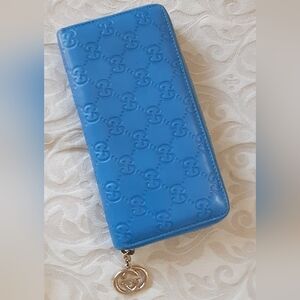 Vintage Gucci embossed leather wallet